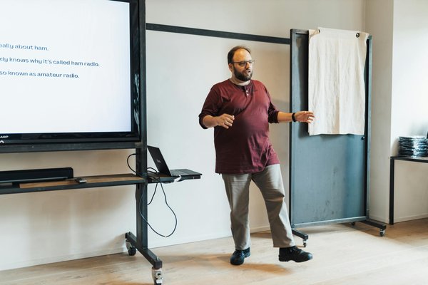 Formation informatique : choisir entre généraliste et spécialiste